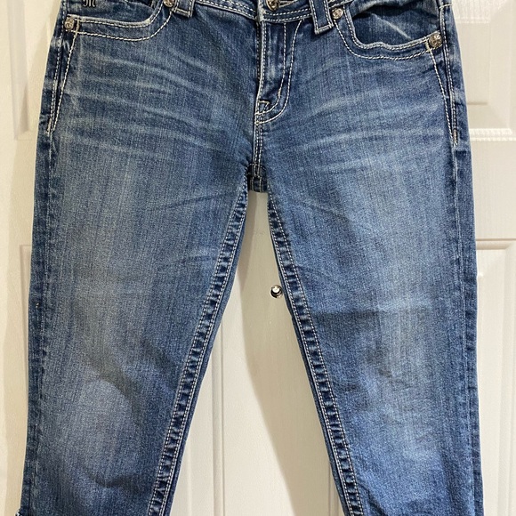 Excellent Condition Miss Me Jeans - Size 29 Capri Distressed Jeans - Picture 3 of 3